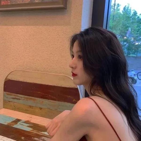 圈养的妇女